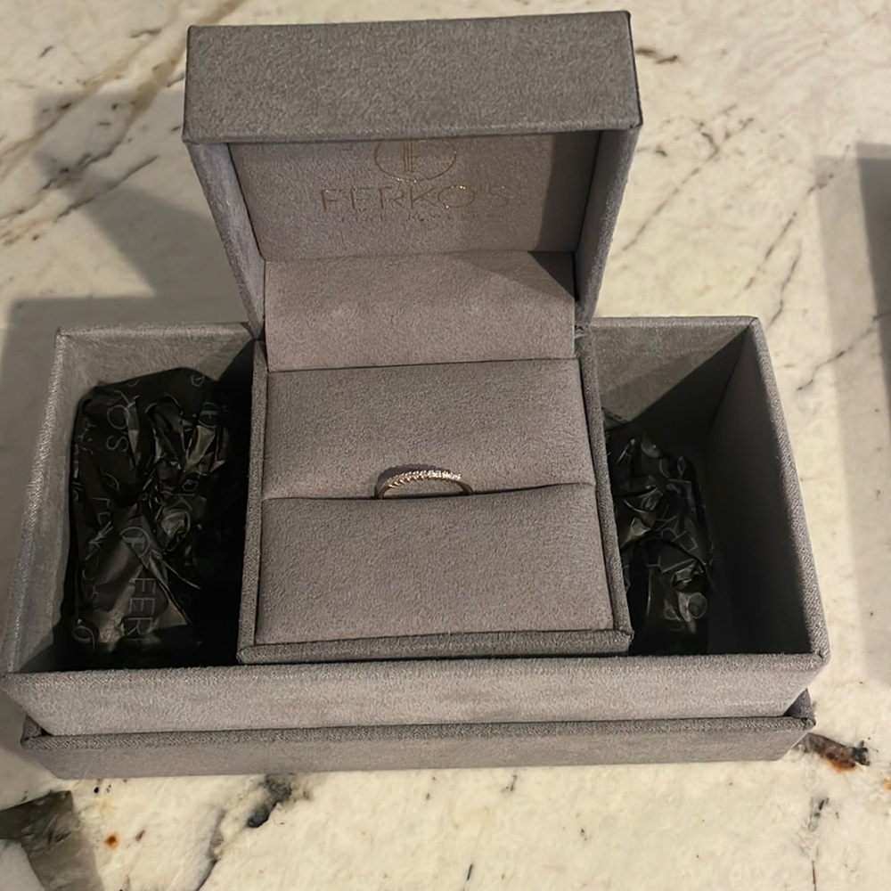 11 Stone Prong Setting Diamond Band